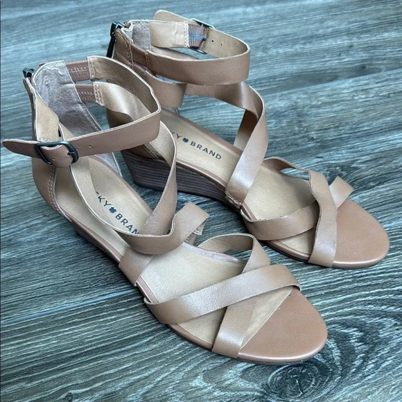 Lucky Brand Women's Tan Sandals - Picture 1 of 6